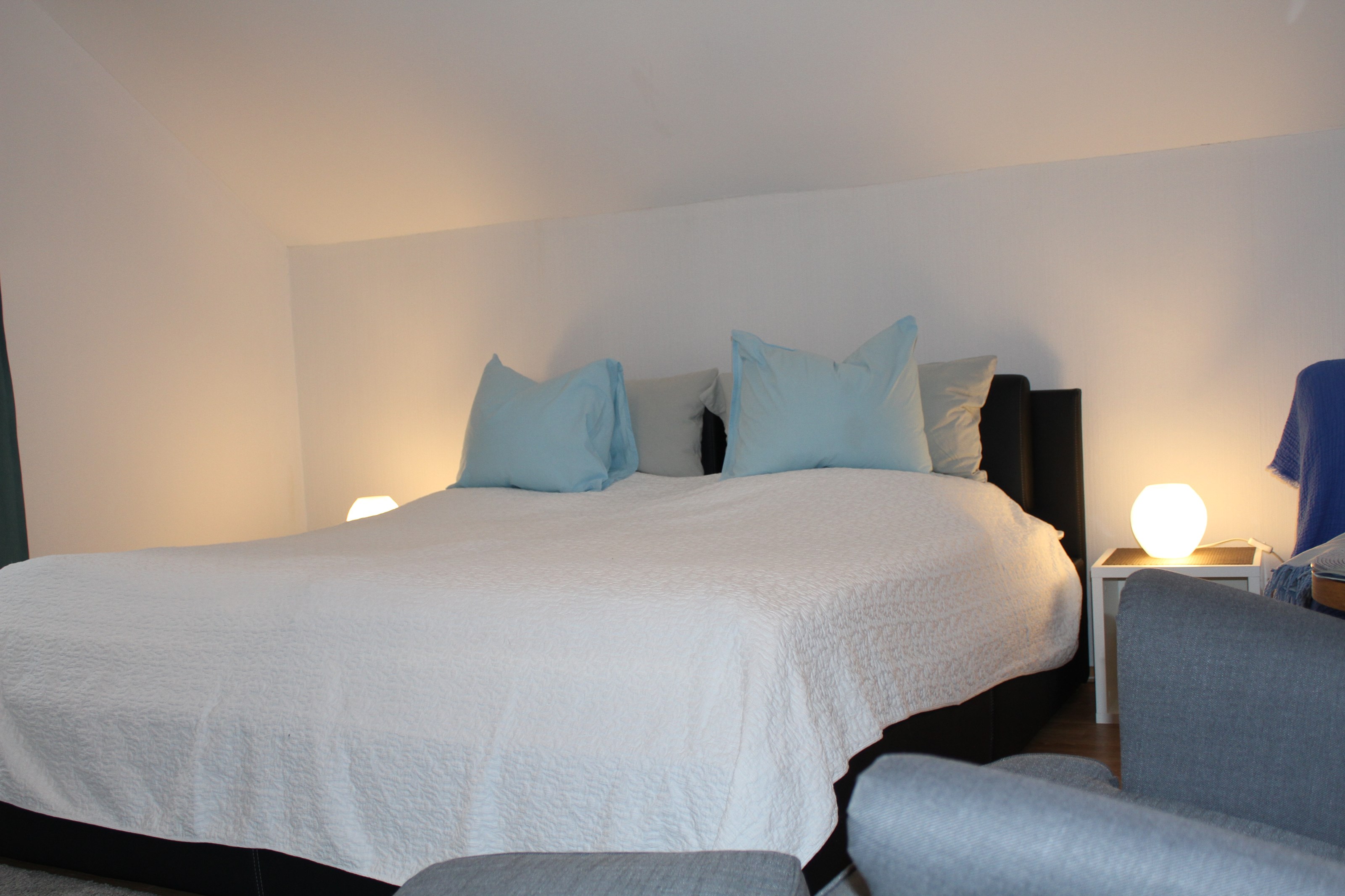 Monteurwohnung - PLZ 84389 (Deutschland) - Schlafzimmer der Monteurwohnung mit Doppelbett - REINHARD AUMANN