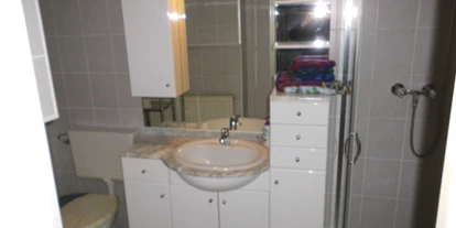 Monteurwohnung - Querfurt - Toilette, Waschtisch, Dusche - Apartment Regina