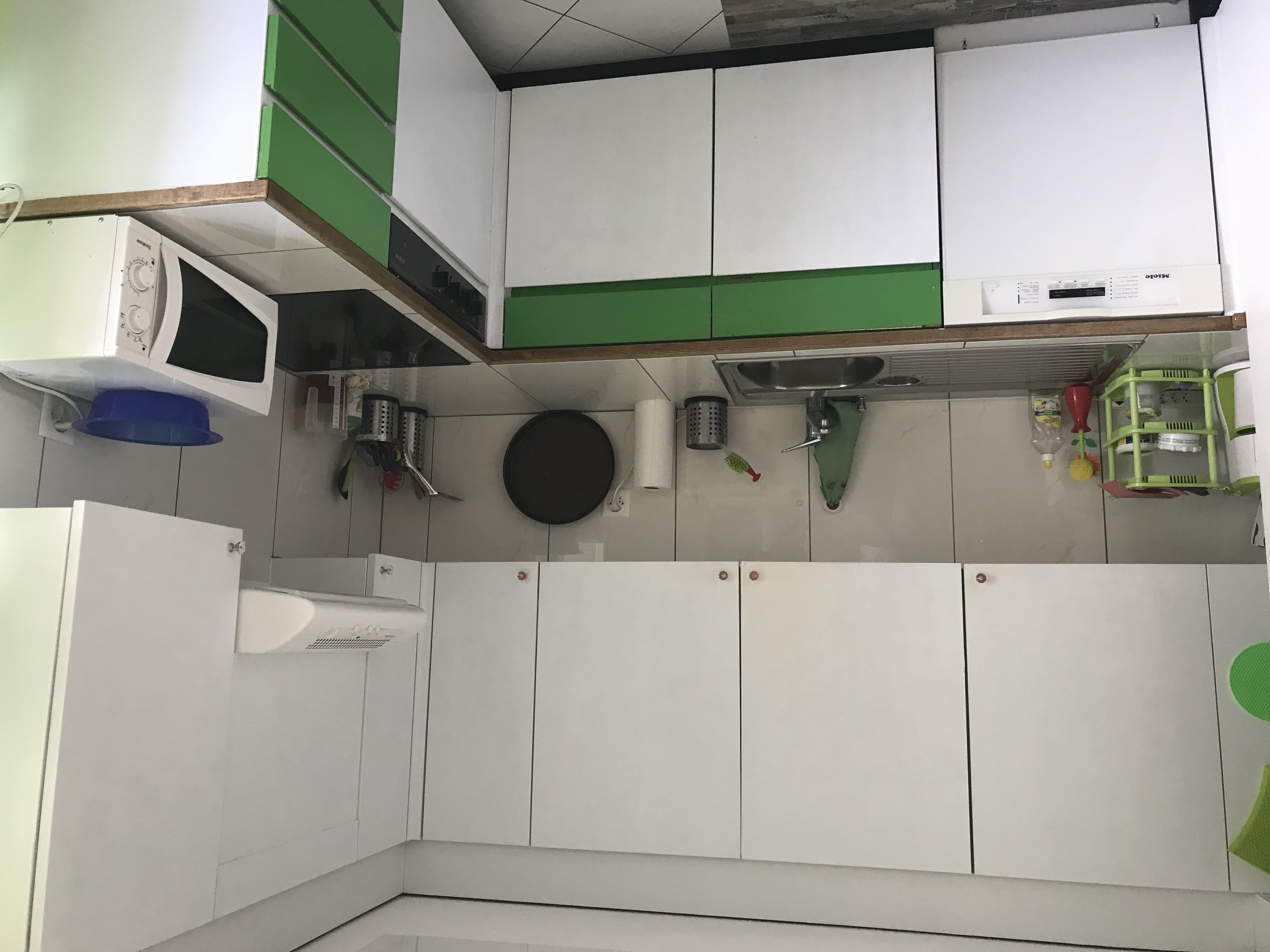 Monteurzimmer: Nino egli