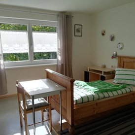 Monteurzimmer: Einbettzimmer mit TV und Kühschrank - Haus Köll