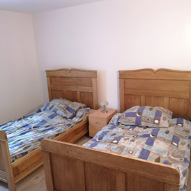 Monteurzimmer: Schlafzimmer mit 2 Einzelbetten - Fam. Thiex