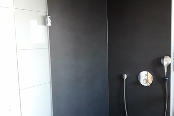 Monteurzimmer:  Badezimmer / Dusche  - Monteurzimmer am Spatzenberg