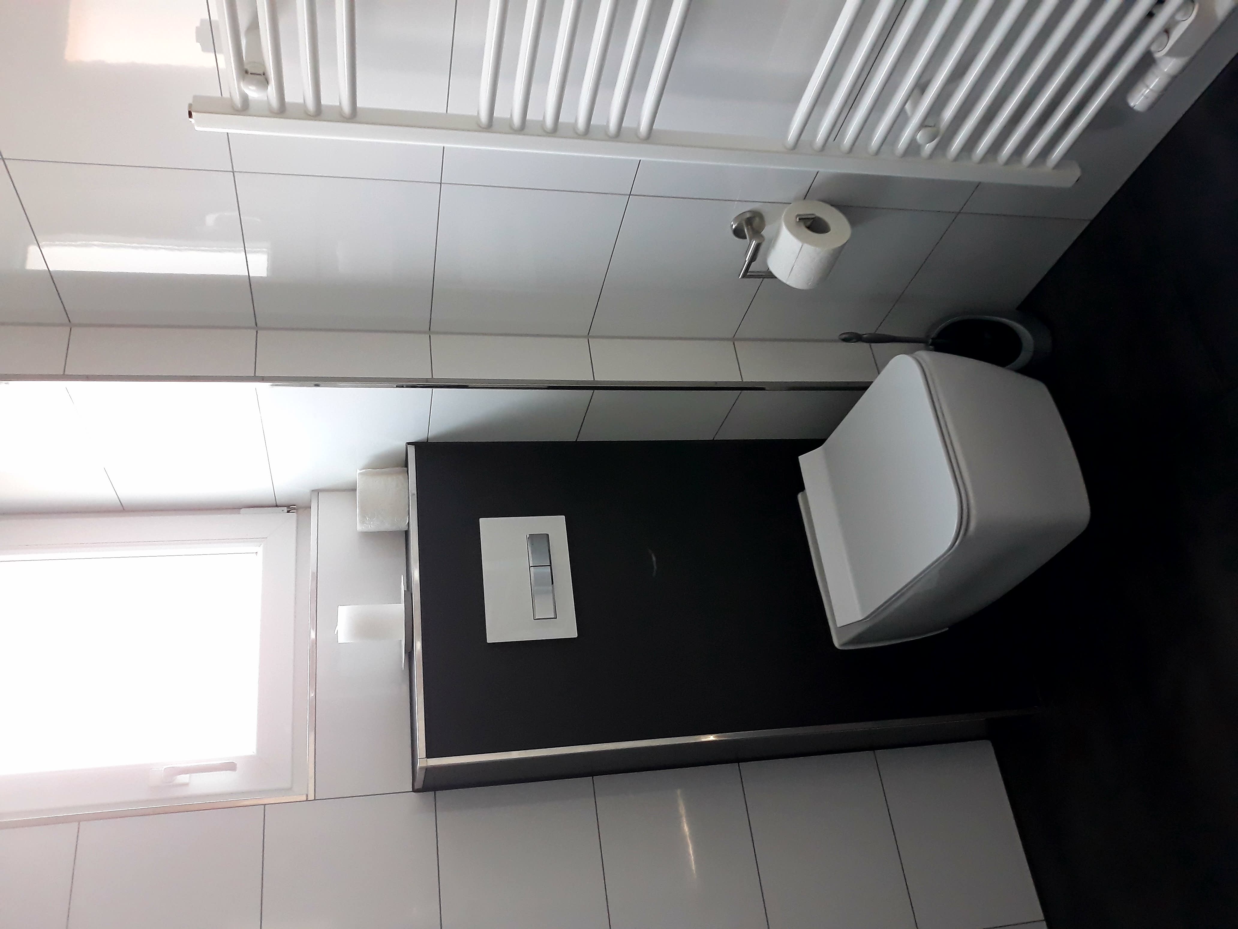 Monteurwohnung - Ludwigsburg Horkheim - Badezimmer / Klo - Monteurzimmer am Spatzenberg