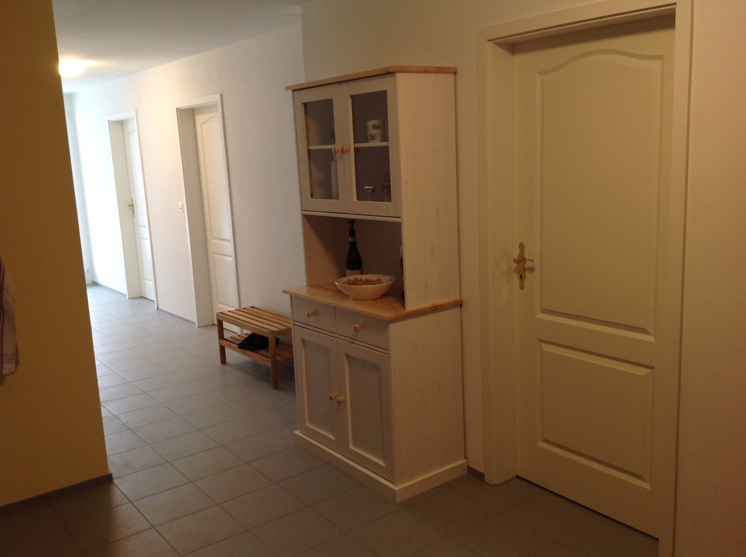 Monteurwohnung - Kühlschrank - Schweiz - Gang der Monteurunterkunft für 3 Personen in Kriens - Villa Musica