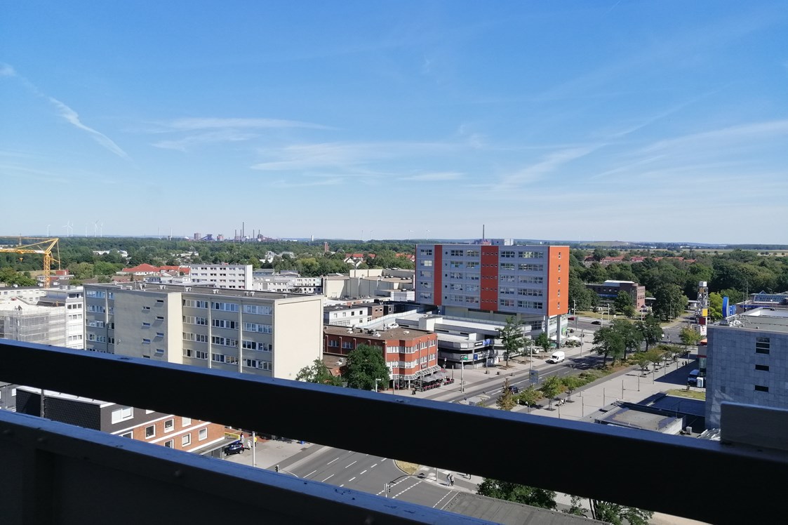 Monteurzimmer: Mitten in der City von Salzgitter Lebenstedt! 1 ZW mit 2 Betten, Balkon, WLAN, Fernseher, Bad, Küche
