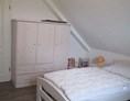 Monteurzimmer: Schlafzimmer 2 - Wangerland Ferienwohnung mit 2 Schlafräumen "Zum alten Friesen"