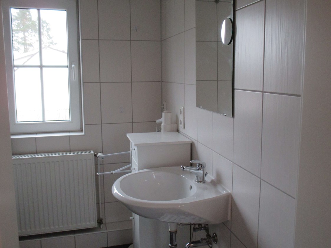 Monteurzimmer: Dusch-WC - Wangerland Ferienwohnung mit 2 Schlafräumen "Zum alten Friesen"