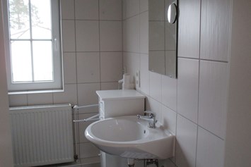 Monteurzimmer: Dusch-WC - Wangerland Ferienwohnung mit 2 Schlafräumen "Zum alten Friesen"