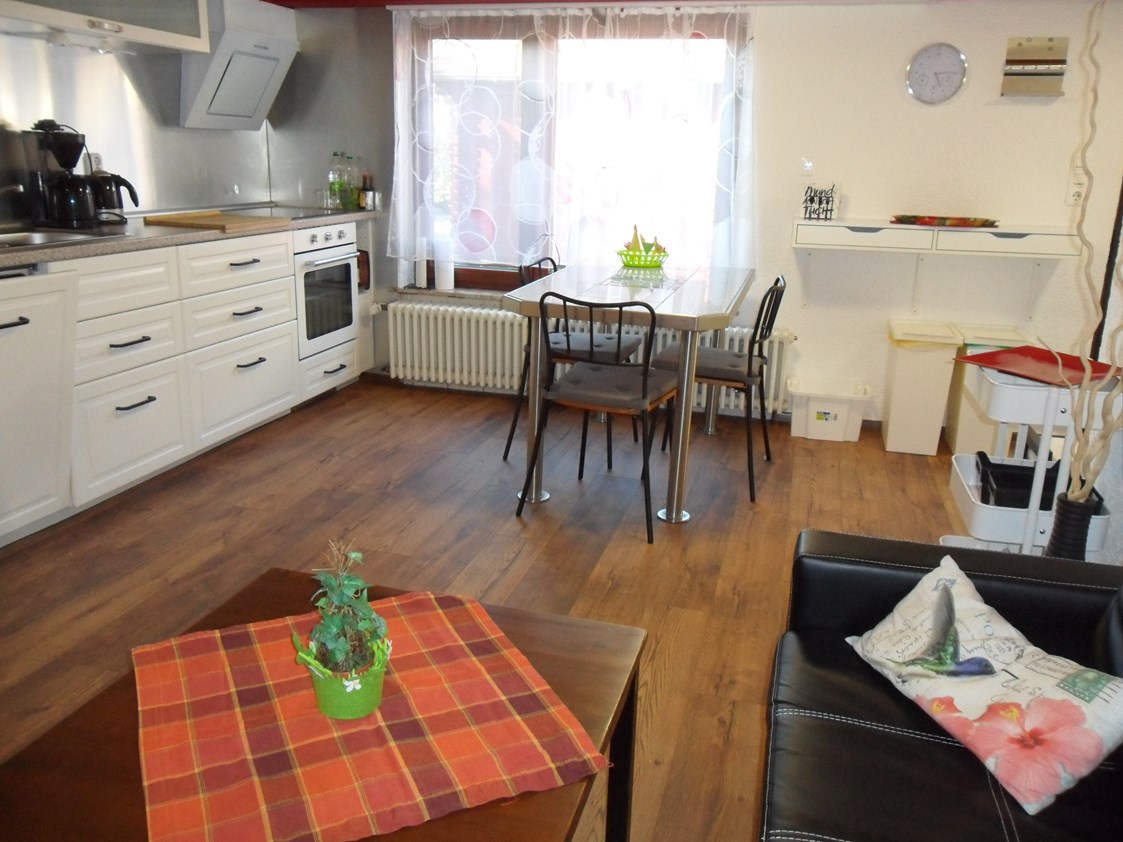 Monteurzimmer: Wohnbereich FW Asterix - Wohnung Asterix: 2 Schlafzimmer mit je 2 Einzelbetten; zwischen Merzig und Losheim