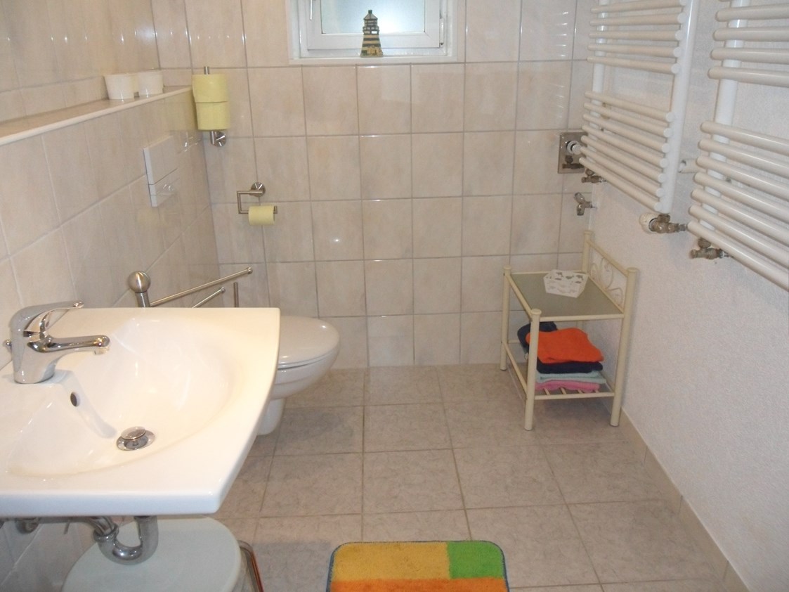 Monteurzimmer: Wohnung Asterix: 2 Schlafzimmer mit je 2 Einzelbetten; zwischen Merzig und Losheim