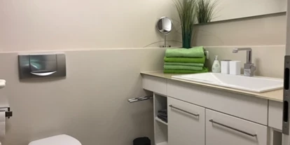 Monteurwohnung - PLZ 78315 (Deutschland) - Badezimmer mit Badewanne im UG - Ferienwohnung Creutzig