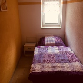 Monteurzimmer: Einzelbett im Einzelzimmer - Ferienwohnung "Altstadtblick" - top Ausstattung