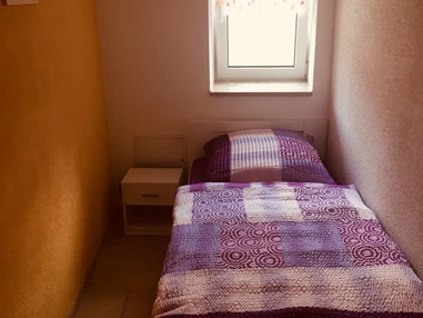 Monteurzimmer: Einzelbett im Einzelzimmer - Ferienwohnung "Altstadtblick" - top Ausstattung