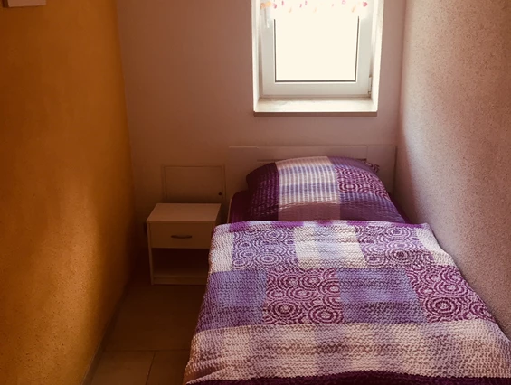 Monteurzimmer: Einzelbett im Einzelzimmer - Ferienwohnung "Altstadtblick" - top Ausstattung