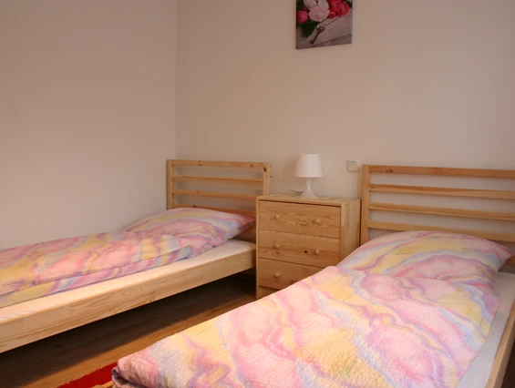 Monteurzimmer: Schlafzimmer mit Einzelbetten  - Ferienhaus Abel - top Ausstattung, zentrale Lage