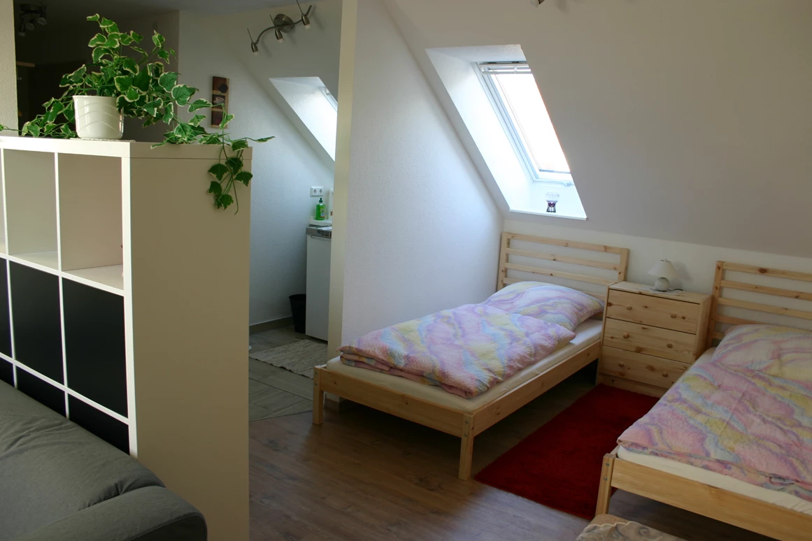 Monteurzimmer: Wohnung Dachgeschoss, klein Ansicht 2 - Ferienhaus Abel - top Ausstattung, zentrale Lage