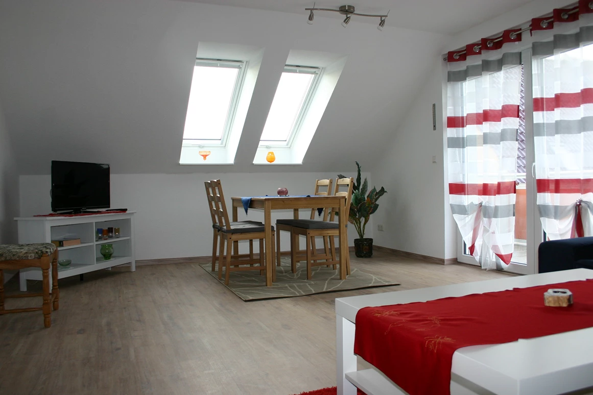 Monteurzimmer: Wohnung Dachgeschoss groß, Ansicht 1 - Ferienhaus Abel - top Ausstattung, zentrale Lage