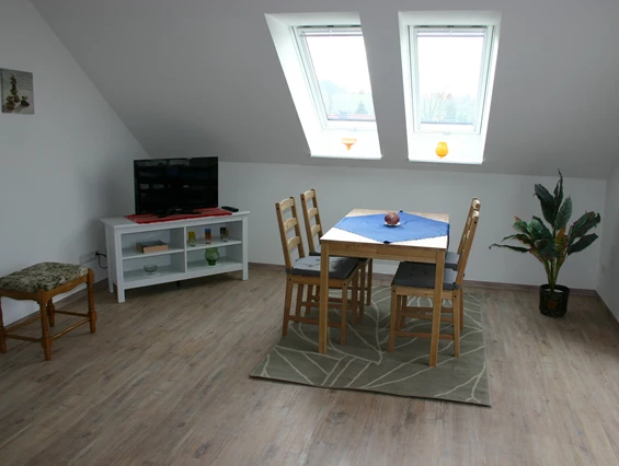 Monteurzimmer: Wohnung Dachgeschoss groß, Ansicht 3 - Ferienhaus Abel - top Ausstattung, zentrale Lage