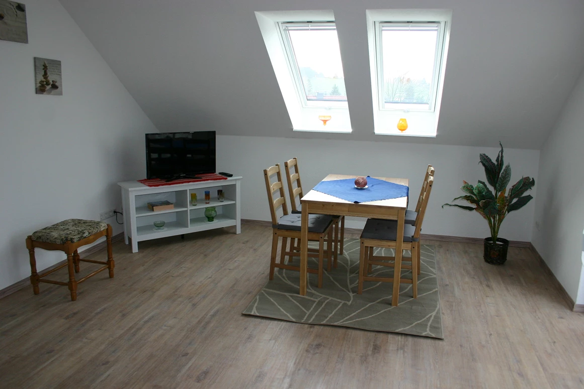 Monteurzimmer: Wohnung Dachgeschoss groß, Ansicht 3 - Ferienhaus Abel - top Ausstattung, zentrale Lage