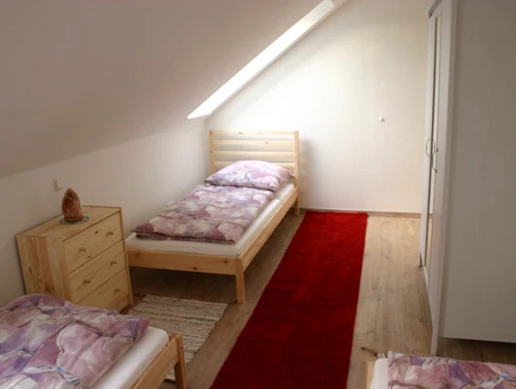 Monteurzimmer: Wohnung Dachgeschoss groß, Ansicht 6 - Ferienhaus Abel - top Ausstattung, zentrale Lage