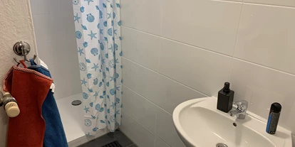 Monteurwohnung - Badezimmer: eigenes Bad - Kleinrinderfeld - Monteurhaus in ruhiger Lage