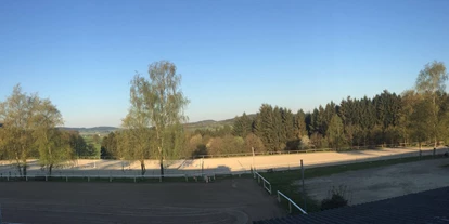 Monteurwohnung - Zimmertyp: Mehrbettzimmer - Drolshagen - Die Wohnung befindet sich auf einer Reitanlage, Abseits und doch zentral. 2 km Ortsmitte Olpe und 2 km zur Autobahn. Eine Busverbindung ist direkt nicht vorhanden.  - Röhmann