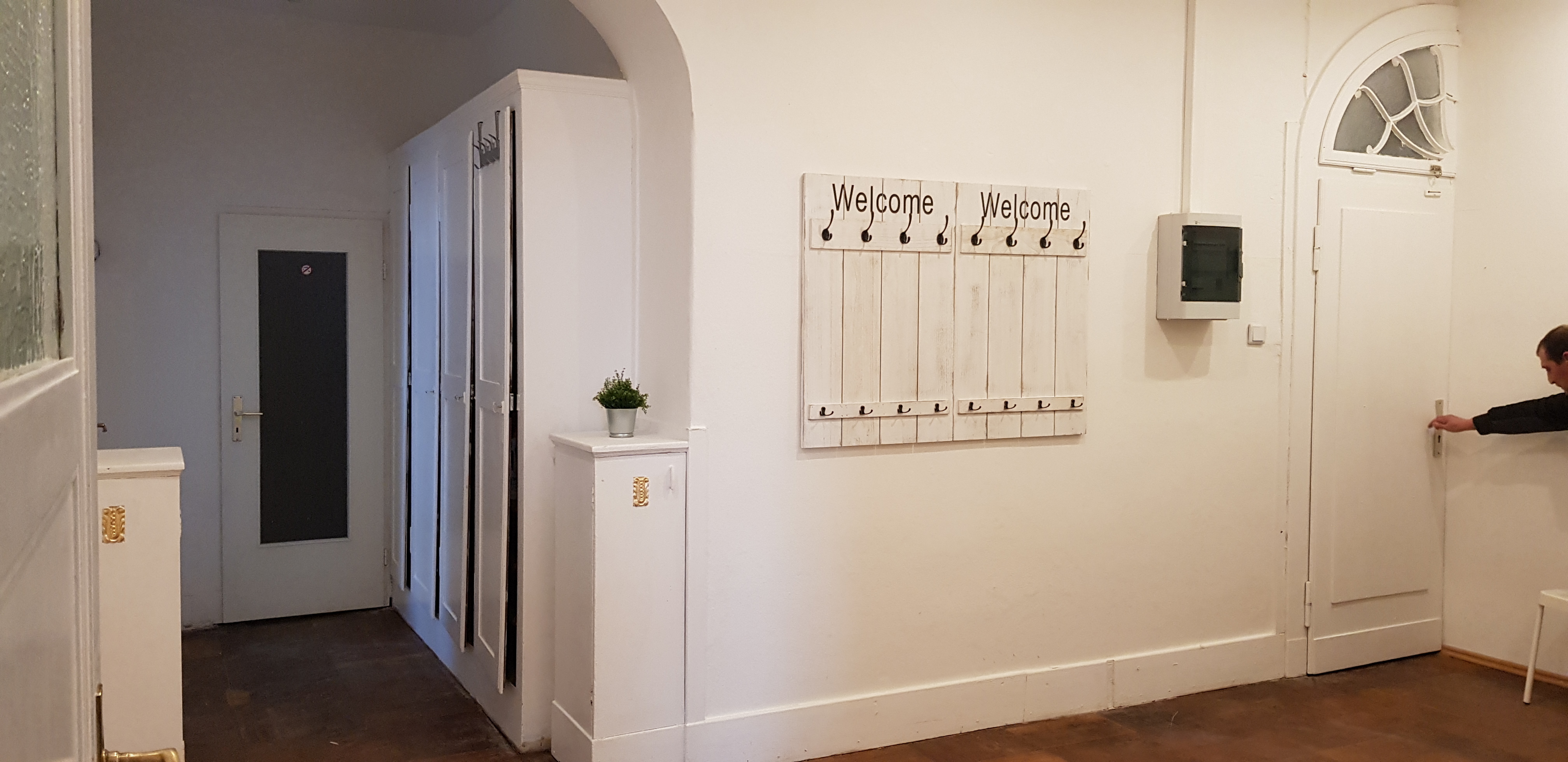 Monteurwohnung - Zimmertyp: Doppelzimmer - Sachsen - Flureingang - McGoodnight - Monteurwohnung Nähe Dresden, bis zu 20 Personen